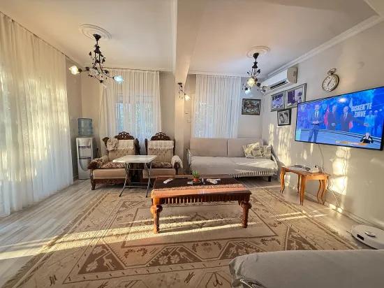 In Ürkmez, within the site, pool‑equipped 4+1 corner building, 400 m to the sea