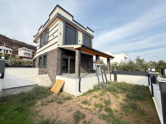 3+1 Detached Villa With Garden For Sale In Seferihisar Doğanbey Center