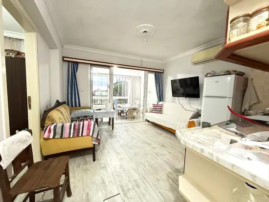 Seferihisar Ürkmez In the centre for sale 2+1 apartment 200 metres to the sea