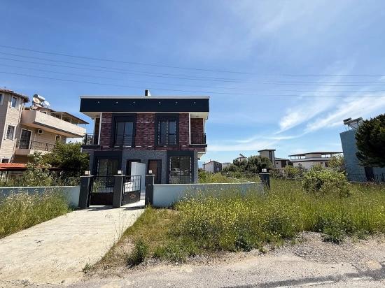 2+1 Duplex Summer House With Large Garden And Sea View For Sale In Seferihisar Doğanbey
