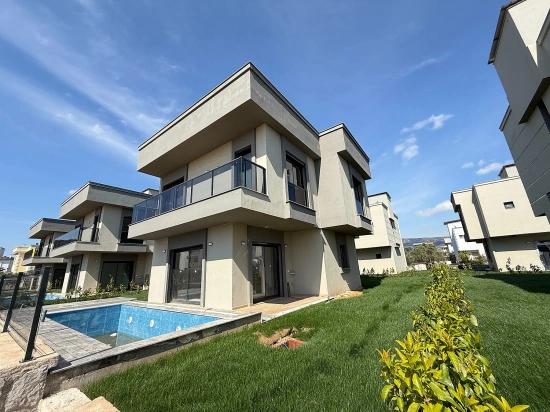 3+1 Duplex Summer House With Pool In Seferihisar Doğanbey