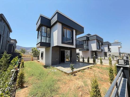 2 + 1 Villa With Detached Garden For Sale In Seferihisar Doğanbey