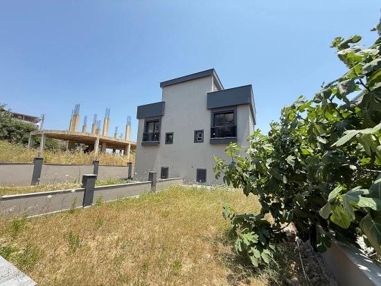 3+1 Villa With Sea View And Garden For Sale In Seferihisar Doğanbey