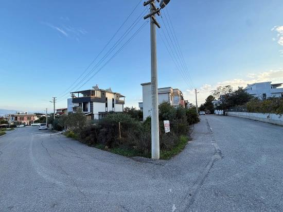 285 Square Meters Of Corner Plot With Zoning Permit For Sale In Seferihisar Doğanbey
