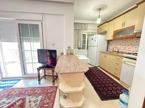 2+1 80m2 Apartment For Sale In Seferihisar Ürkmez Center, No Additional Renovation Needed