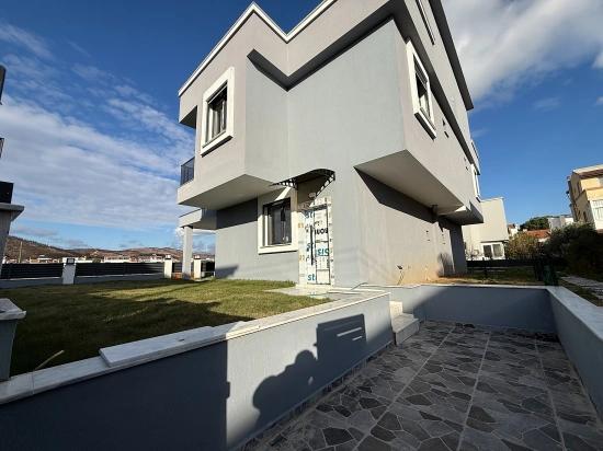 3+1 Duplex Villa With New Garden For Sale In Seferihisar Doğanbey