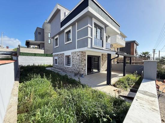 Single Detached 3+1 Villa With Garden For Sale In Doğanbey, Seferihisar