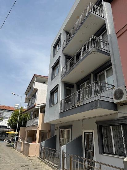 2+1 Apartment For Sale On Mid-Floor In Ürkmez Center, Seferihisar