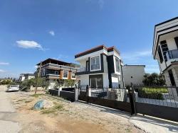 3+1 Bedroom Villa For Sale in Cumhuriyet Nbh. Seferihisar Doğanbey - 300 m²