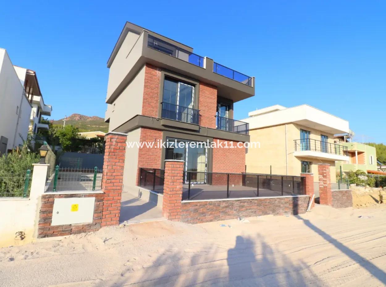 Seferihisar Ürkmez For Sale 3 1 Summer House With Zero Large Garden