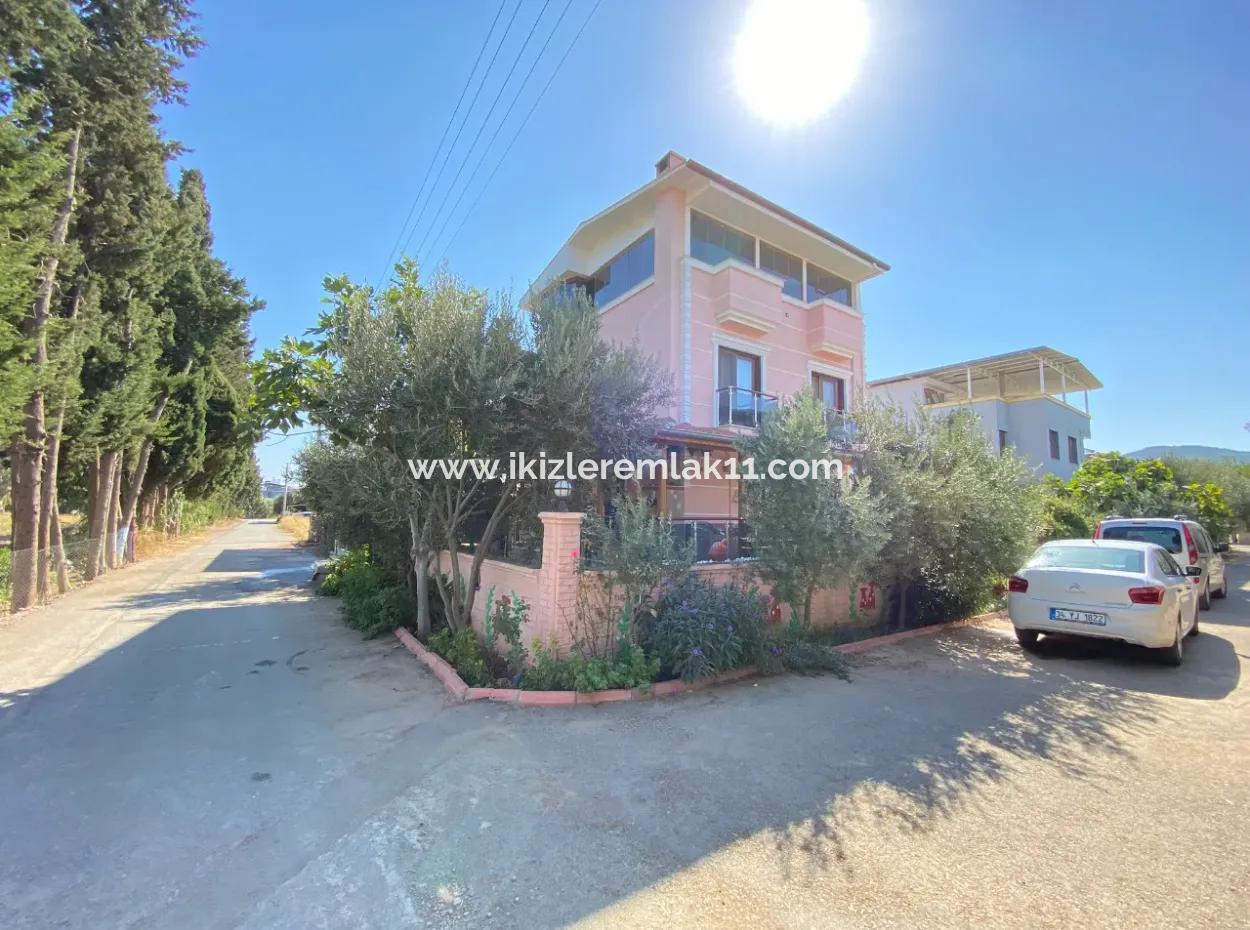 Single Detached Villa With Large Garden 3 In 1 Cost-Free For Sale In Doğanbey