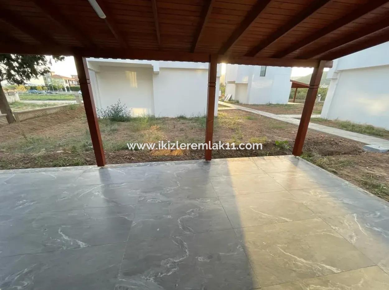 3 1 Detached Pool Cottage With Large Garden For Sale In Doğanbey