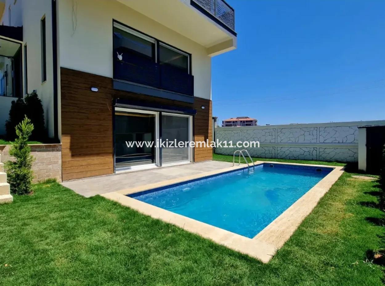 Seferihisa Camikebir Detached Garden 5 2 Hauzlu Villa For Sale