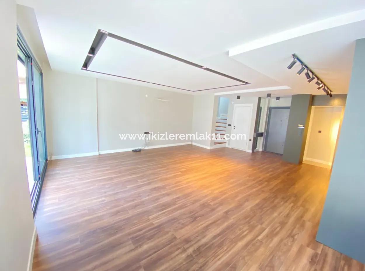 Izmir Menderes Is A Single Detached Cottage With Large Garden And 4 1 Pool Pool For Sale On The Sea Side