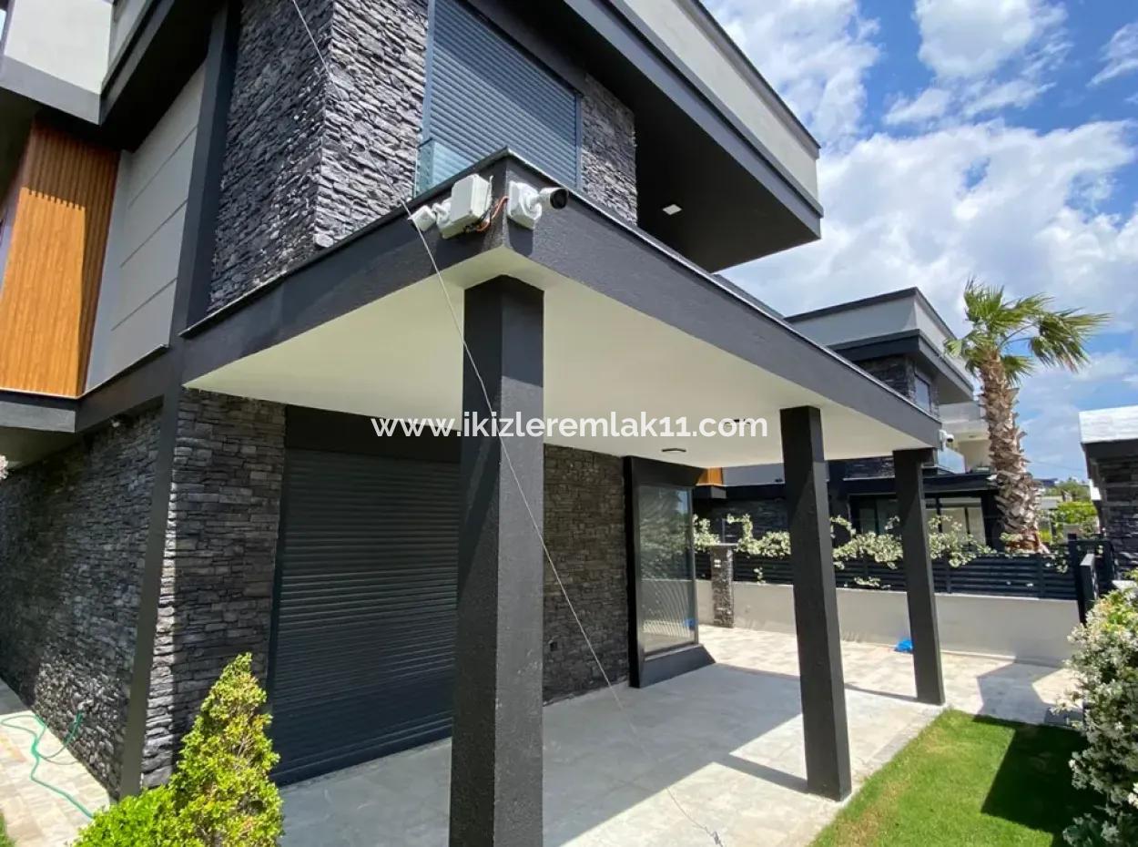 Izmir Menderes Is A Single Detached Cottage With Large Garden And 4 1 Pool Pool For Sale On The Sea Side