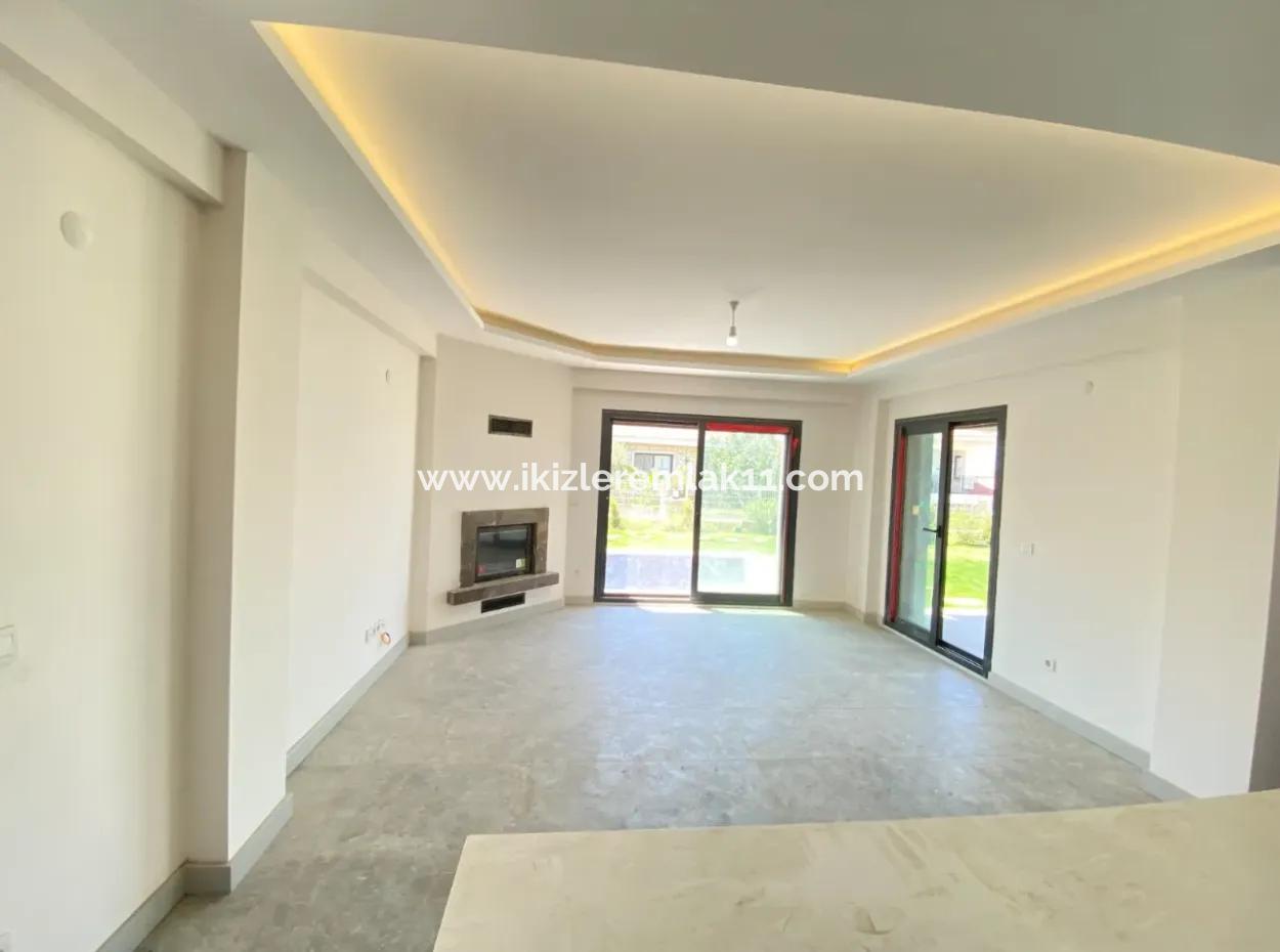 4 1 Villa For Sale In Seferihisar Akarcada With Detached Pool And Luxury Fireplace