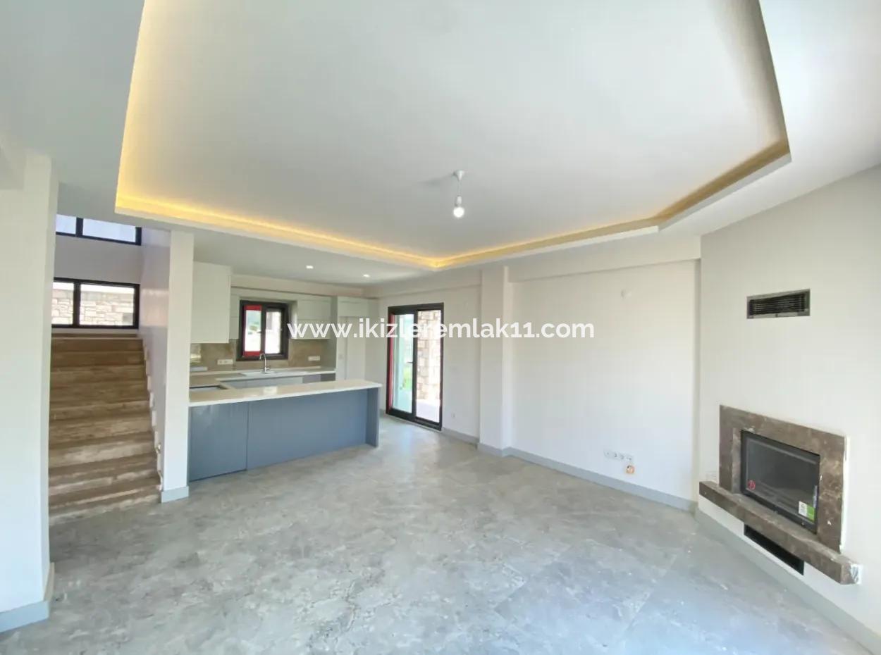 4 1 Villa For Sale In Seferihisar Akarcada With Detached Pool And Luxury Fireplace