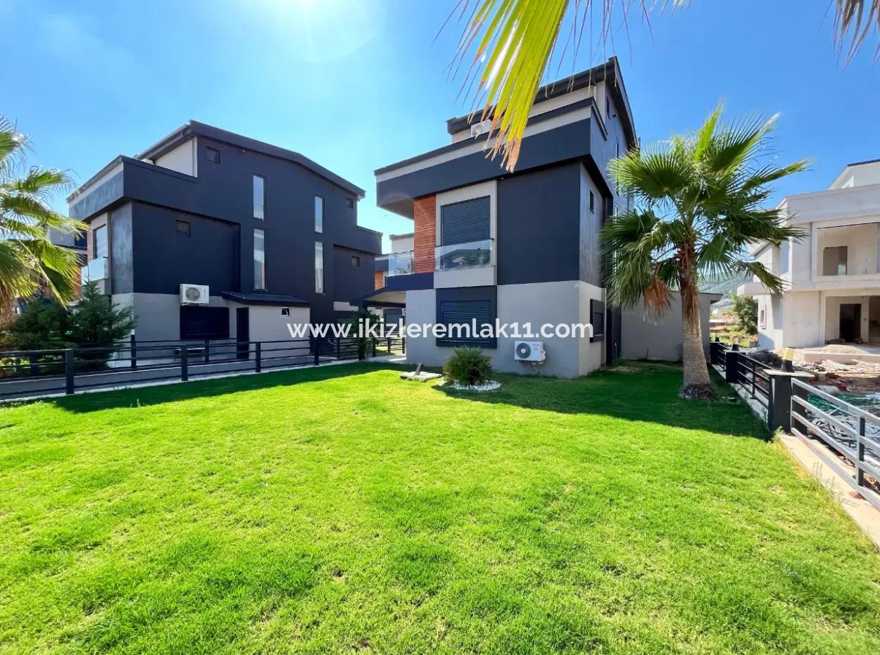 3 In 1 Furnished Duplex Cottage With Garden In A Complex In Doğanbey