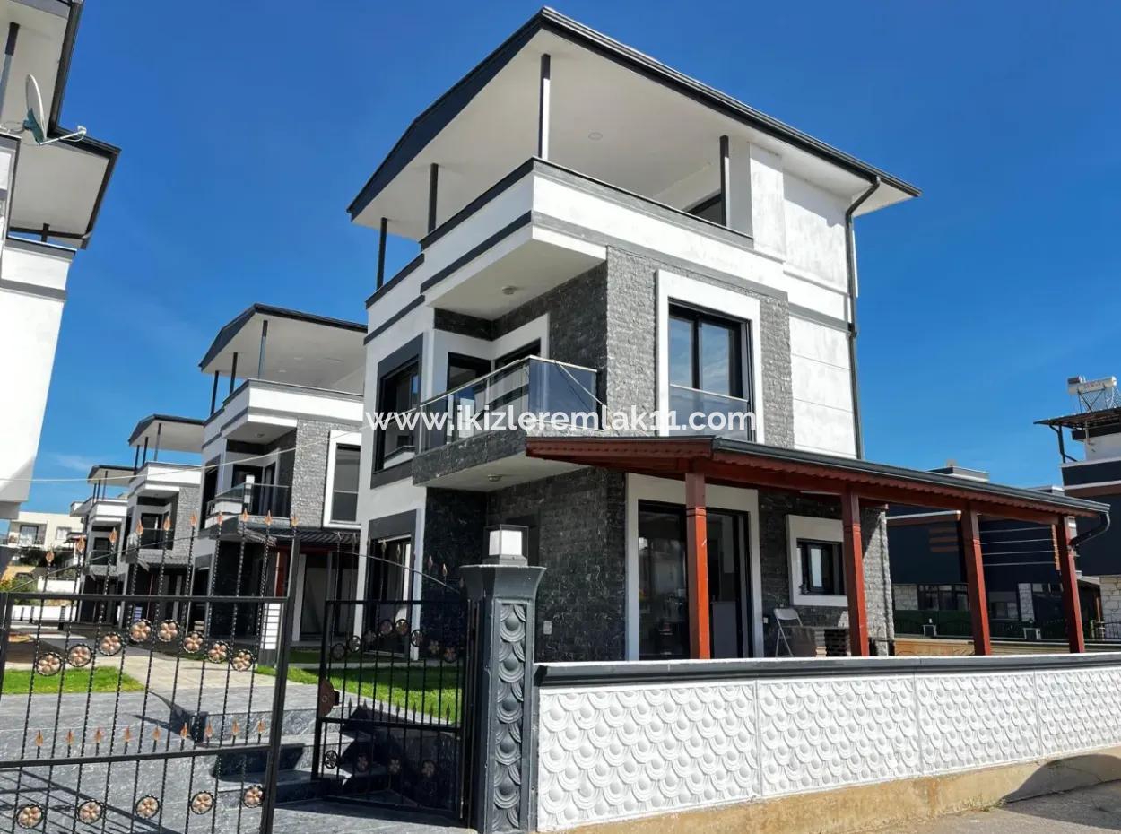 Detached 3 1 Villa With Zero Pool For Sale In Seferihisar Doğanbey