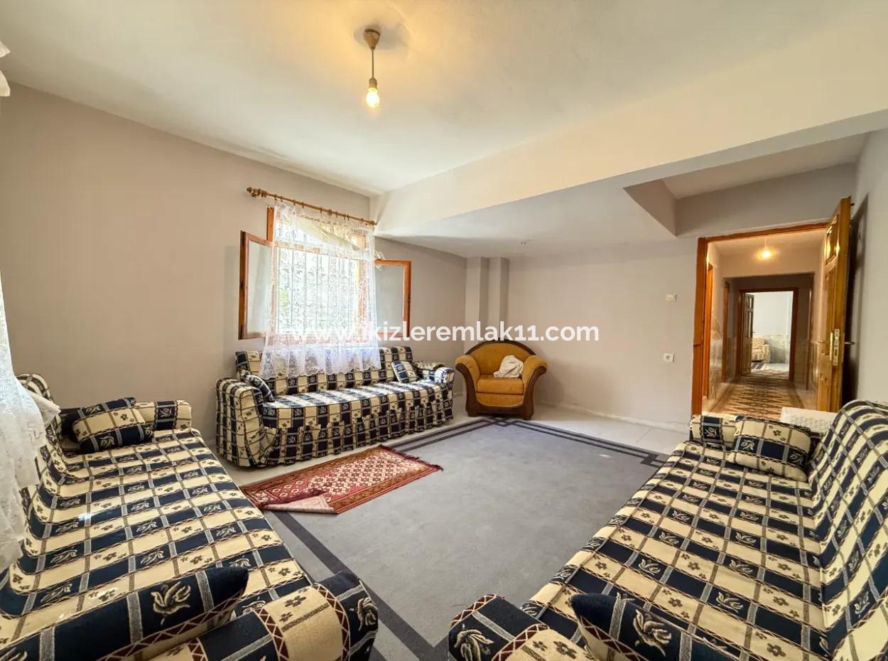 250 M To The Sea In Ürkmez, Affordable Price For Sale 3 1 Apartment With Garden