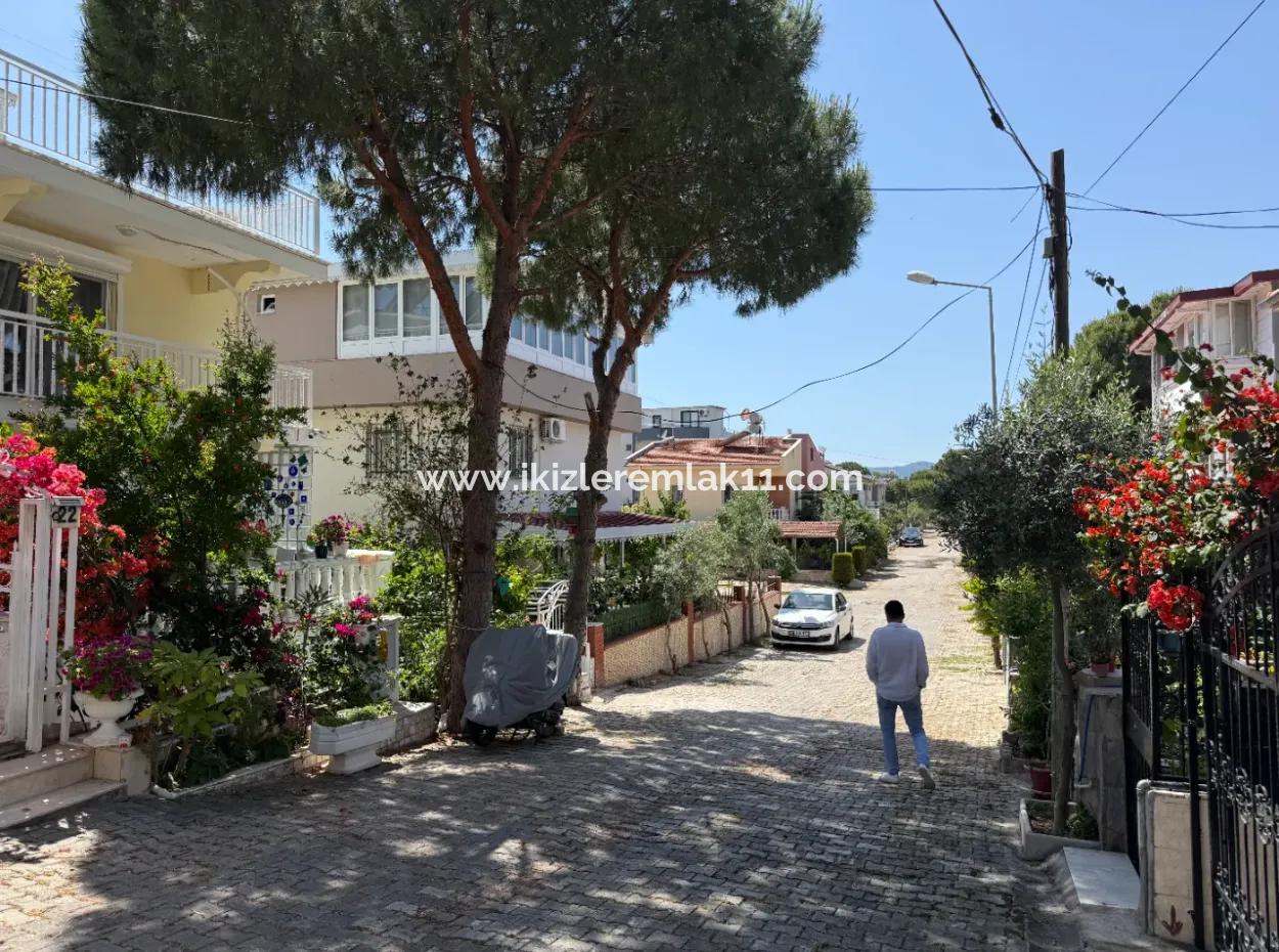 250 M To The Sea In Ürkmez, Affordable Price For Sale 3 1 Apartment With Garden