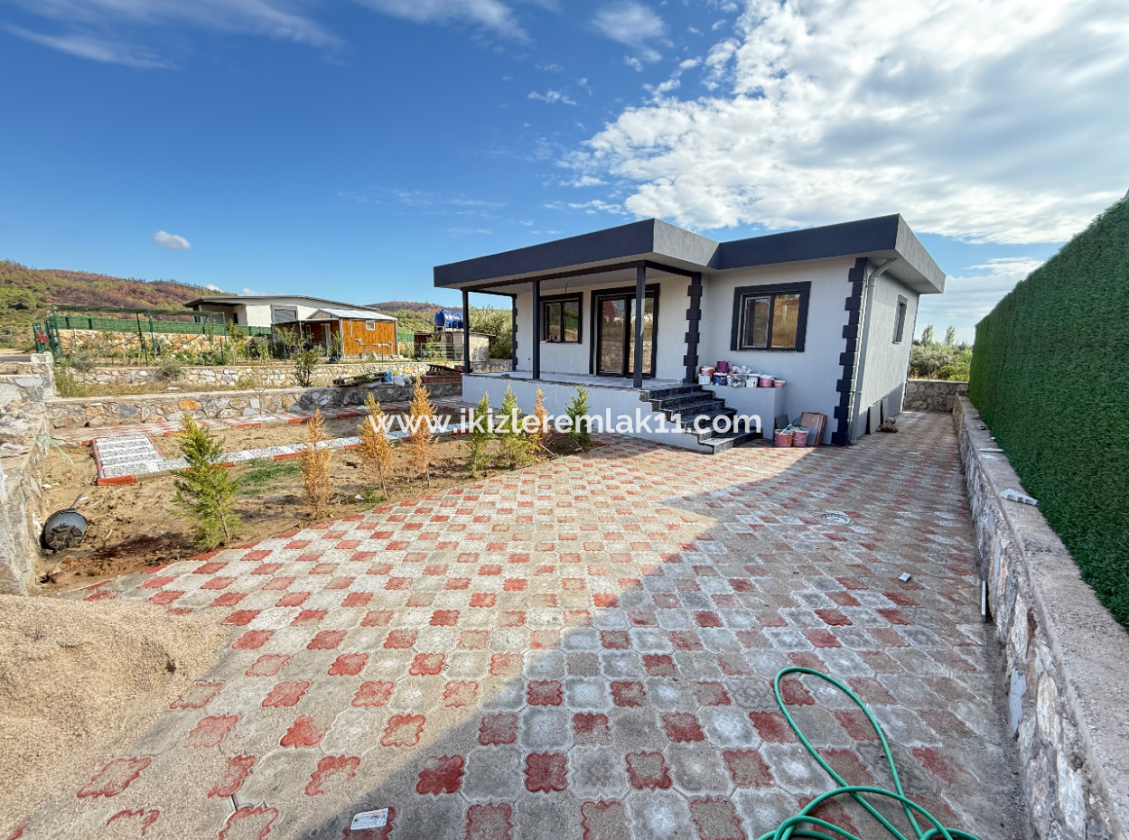 Detached 2 1 Summer House In A 300 M² Garden For Sale In Seferihisar Kavaklıdere