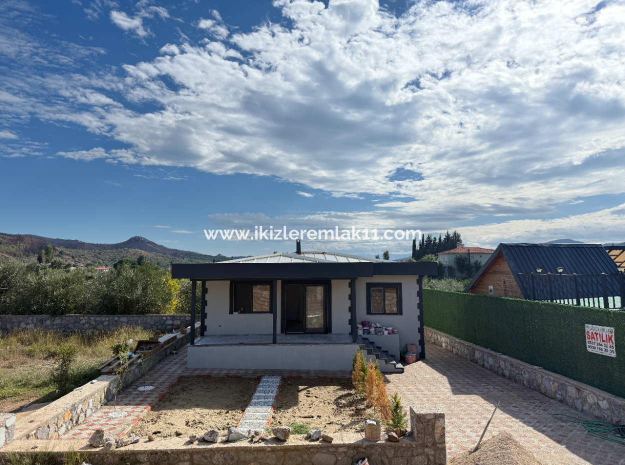 Detached 2 1 Summer House In A 300 M² Garden For Sale In Seferihisar Kavaklıdere