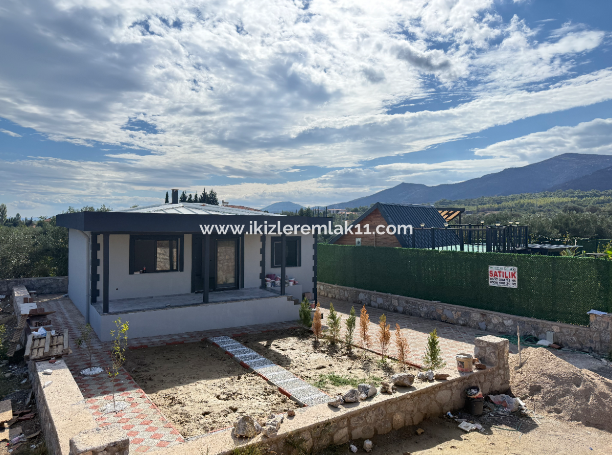Detached 2 1 Summer House In A 300 M² Garden For Sale In Seferihisar Kavaklıdere