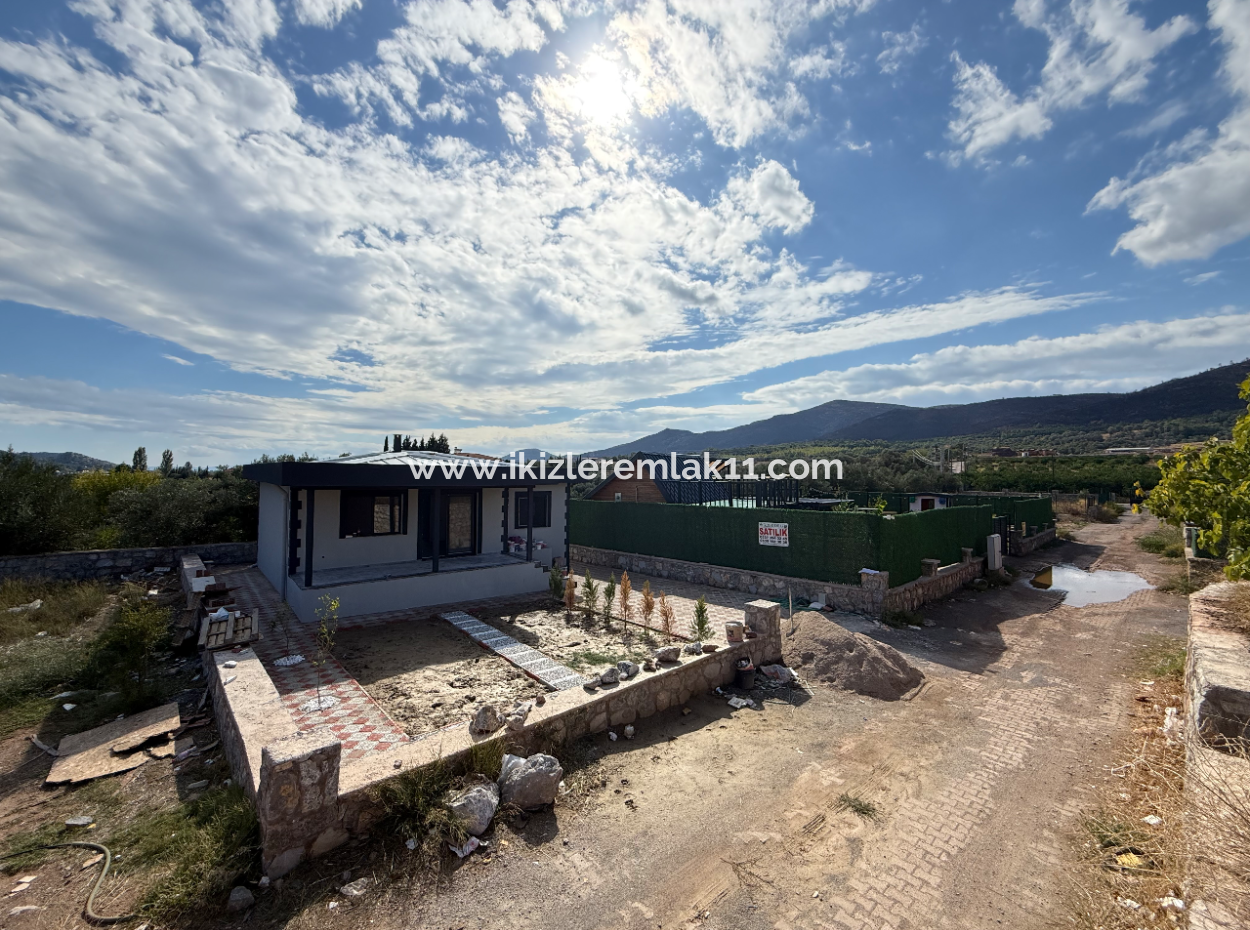 Detached 2 1 Summer House In A 300 M² Garden For Sale In Seferihisar Kavaklıdere