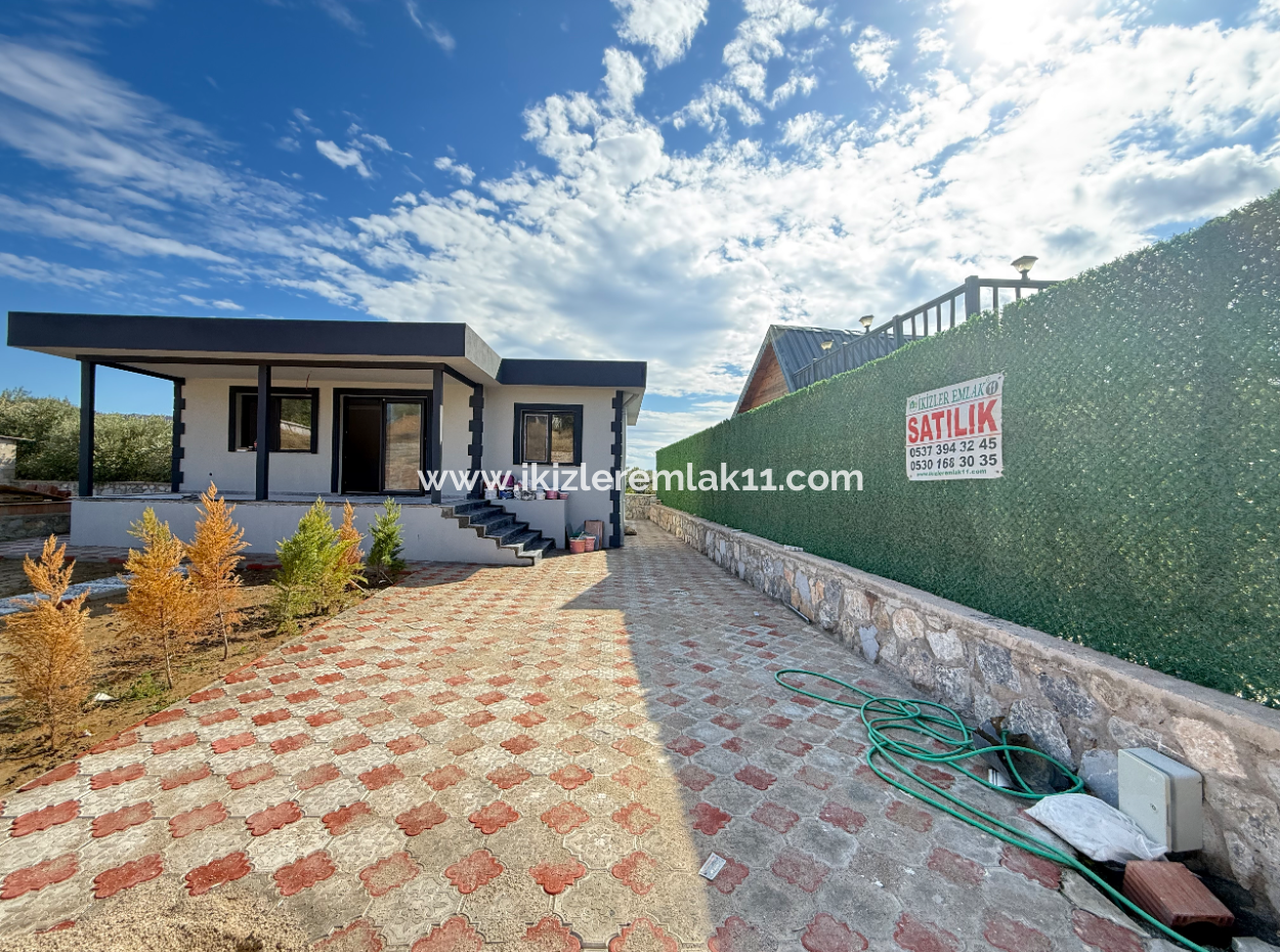 Detached 2 1 Summer House In A 300 M² Garden For Sale In Seferihisar Kavaklıdere