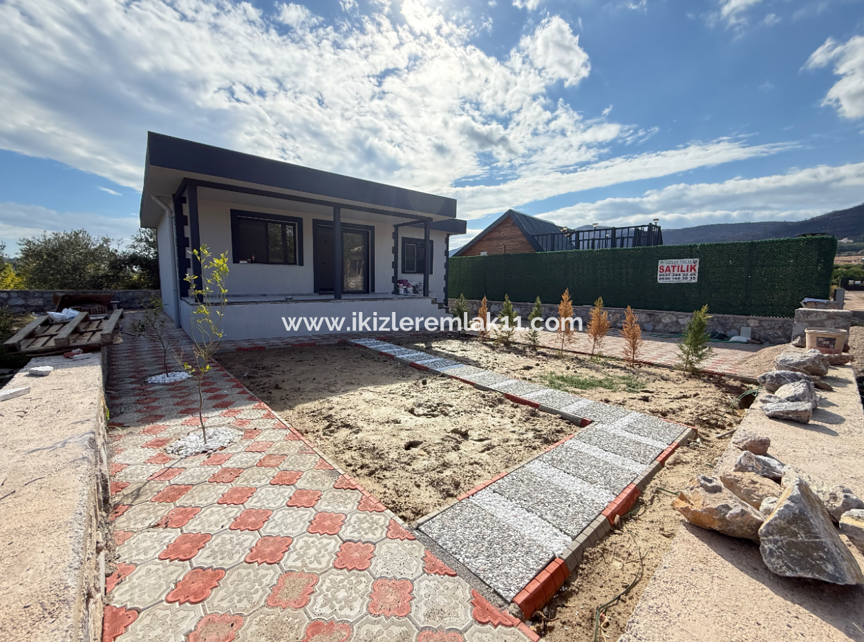Detached 2 1 Summer House In A 300 M² Garden For Sale In Seferihisar Kavaklıdere