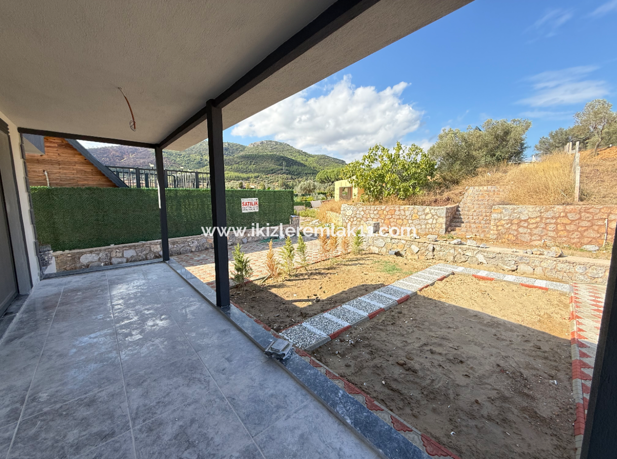 Detached 2 1 Summer House In A 300 M² Garden For Sale In Seferihisar Kavaklıdere