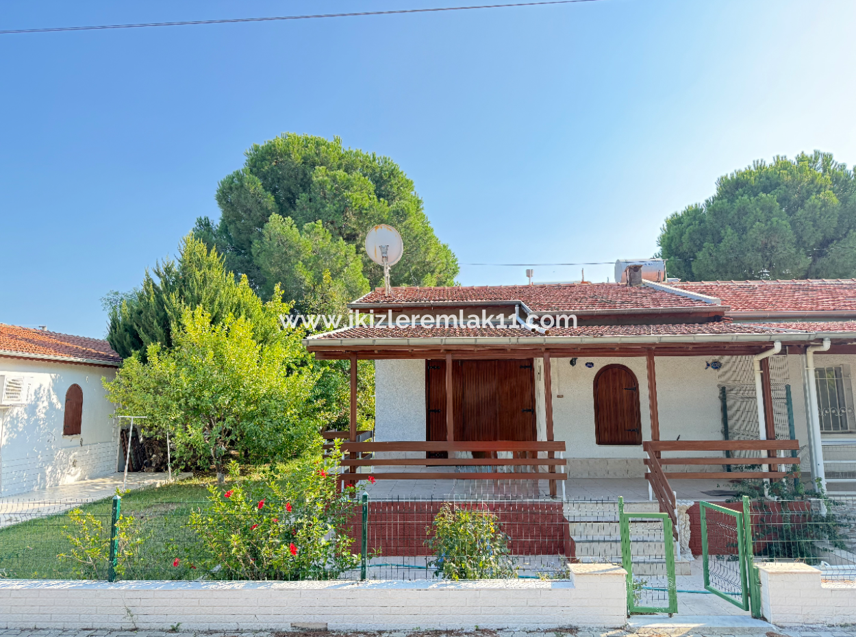 Seferihisar Doğanbey Single Storey Detached On The Sea Side 2 1 240 Meters² Summer House In A Garden