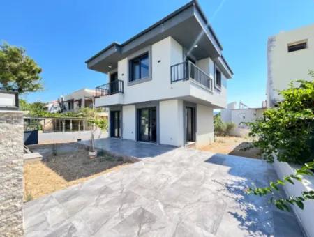 Single Detached 3 1 Parent Villa In A Garden Of 390 M2 For Sale In Doganbey, Seferihisar