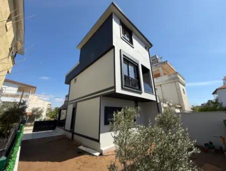 Single Detached Brand New 3 1 Villa With Large Garden For Sale In Seferihisar Doğanbey