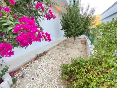 3 1 Garden Villa For Sale At An Affordable Price In Seferihisar Ürkmez