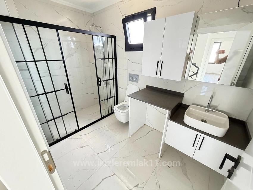 Продается Новая Вилла 3+1 С Просторным Садом Недалеко От Моря В Доганбее, Сеферихисар.