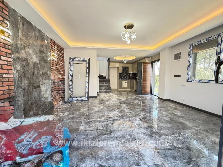 Для продажи Вилла 3+1 в Cumhuriyet Seferihisar Doğanbey - 200 m²