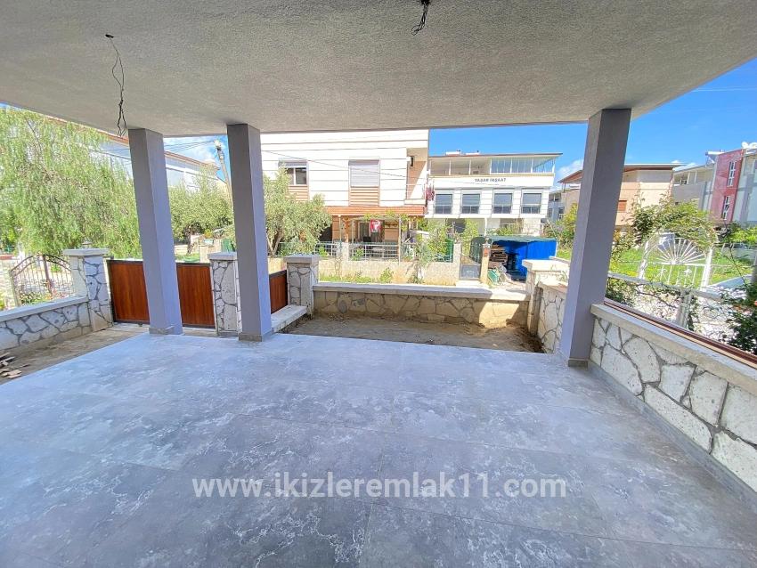 Для продажи Вилла 3+1 в Cumhuriyet Seferihisar Doğanbey - 200 m²