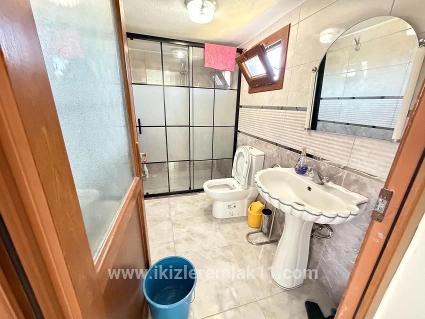 Для продажи Семейный дом 4+1 в Cumhuriyet Seferihisar Doğanbey - 300 m²