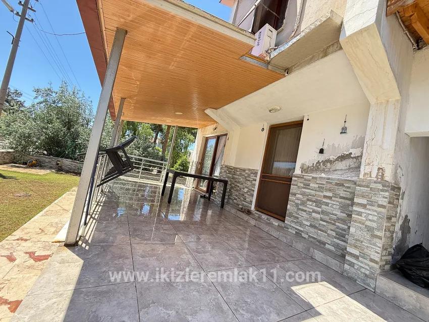 Для продажи Семейный дом 3+1 в Cumhuriyet Seferihisar Doğanbey - 300 m²