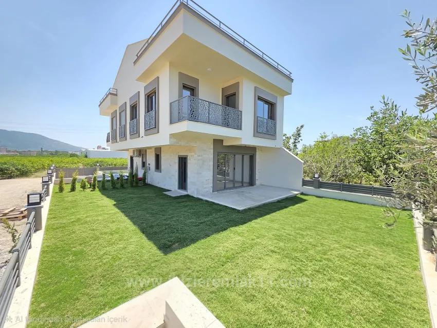 Для Продажи Семейный Дом 4+1 в Gümüldür İnönü Menderes Gümüldür - 160 m²