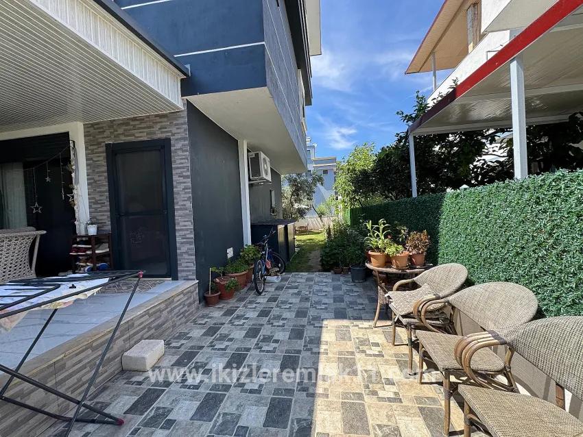 В Сеферихисаре Doğanbey продается 3+1 просторный садовый двухэтажный летний домик