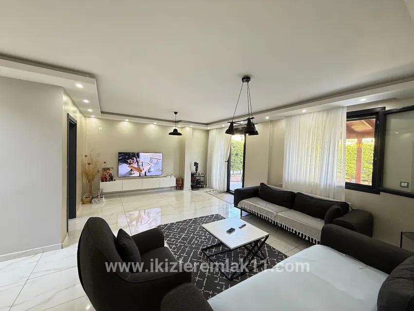 В Ürkmez Doğanbey отдельный бассейн 3+1 с отдельной кухней широкий сад