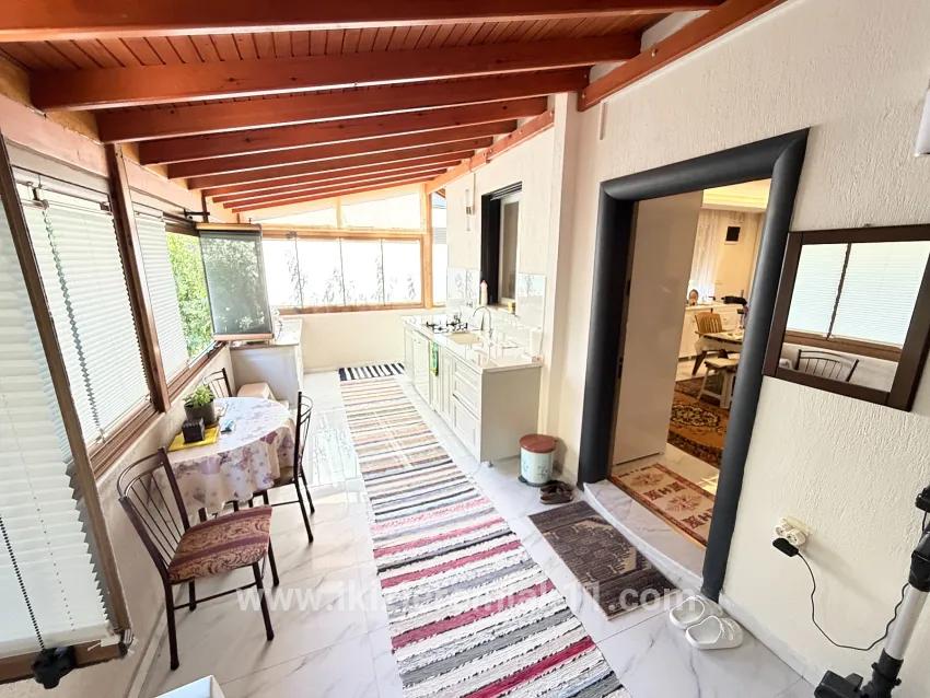 Для продажи Семейный дом 3+1 в Cumhuriyet Seferihisar Doğanbey - 180 m²