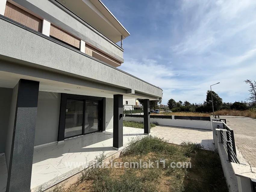 Для продажи Вилла 3+1 в Cumhuriyet Seferihisar Doğanbey - 180 m²