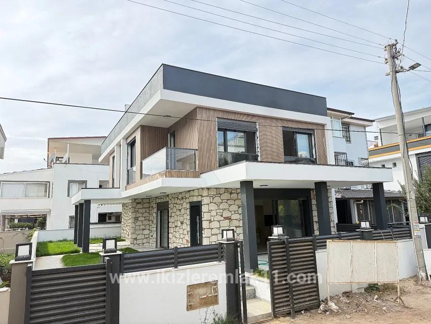 Для продажи Летний 3+1 в Cumhuriyet Seferihisar Doğanbey - 180 m²
