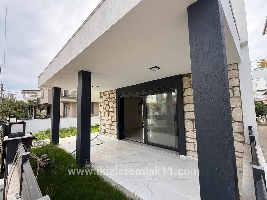Для продажи Летний 3+1 в Cumhuriyet Seferihisar Doğanbey - 180 m²