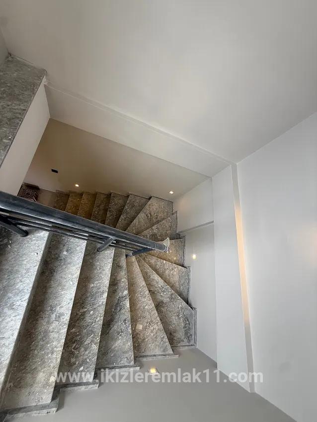 Для продажи Летний 3+1 в Cumhuriyet Seferihisar Doğanbey - 180 m²