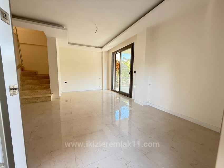 Совершенно Новая Роскошная Вилла 3+1 Летний Дом На Продажу В Сеферихисаре Доганбей